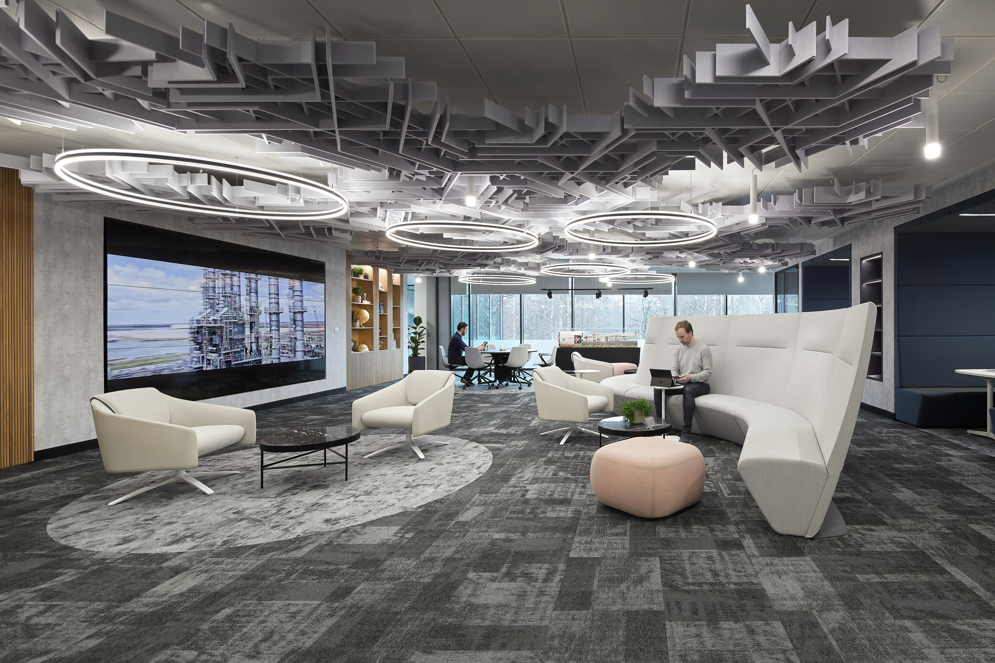 Explora® Halo fittings used in conjunction with Hacel's Chyme pendants in the Bechtel offices in Park Royal, London.